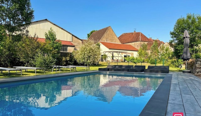 Gîte with swimming pool at the gateway to the Morvan - Up to 15 people