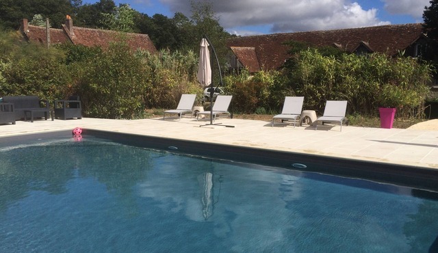 Gite with swimming pool in the countryside. Pets welcome!