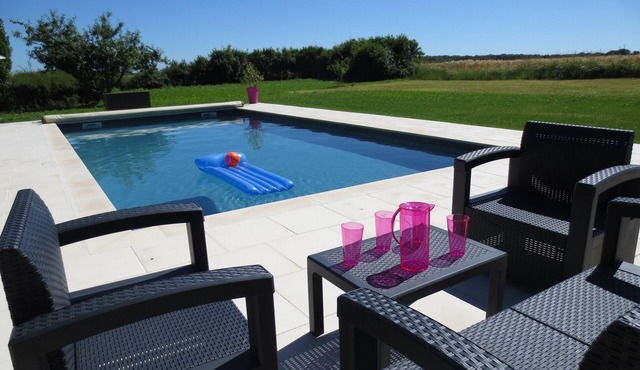 Gîte with swimming pool in the countryside!
