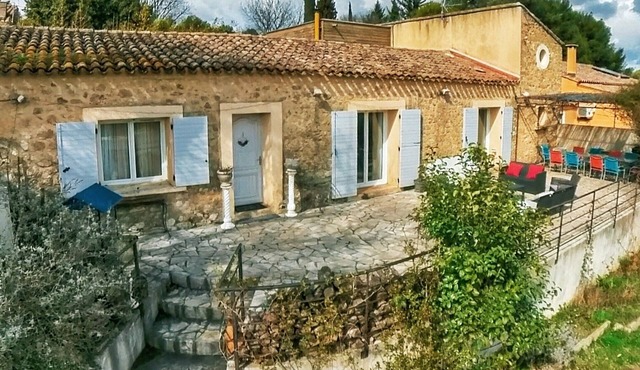 Gîte with swimming pool and jacuzzi for 15 people
