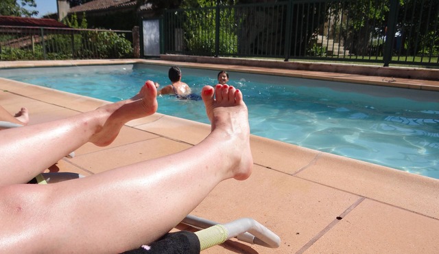 Gîte with swimming pool, countryside and wifi sleeps 8 and 2 babies, farm animals.