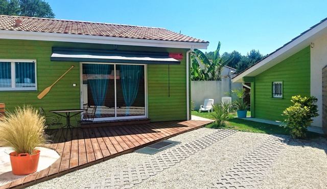 Gite with swimming pool, wellness area hot tub between Bordeaux & Lacanau ocean