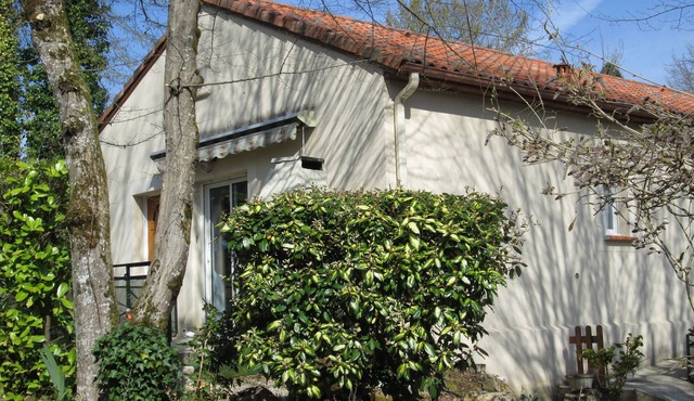 Gite with terrace in the center of Périgord Noir