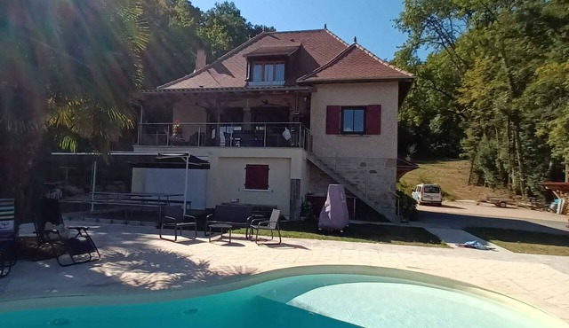 Gite14 Personnes sur 1.6ha, Piscine et Panorama sur Vallée de la Dordogne