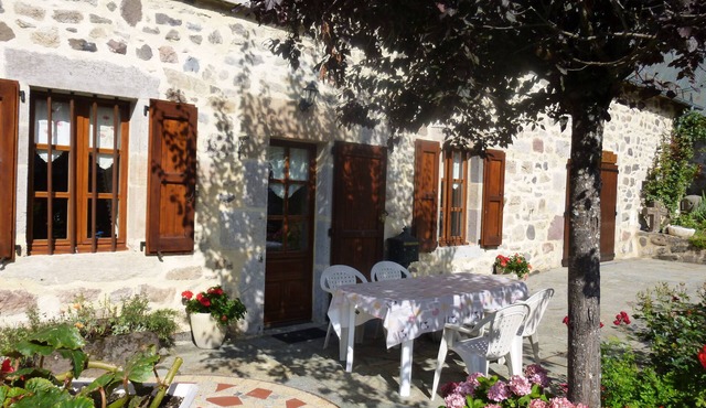 giteduplombducantal to the guards in Saint-Jacques-Des-Blats