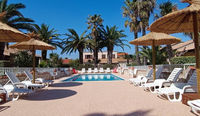 Gitelacapelle with 2 swimming pool bedrooms, 10mm from wild beaches, tropical setting .