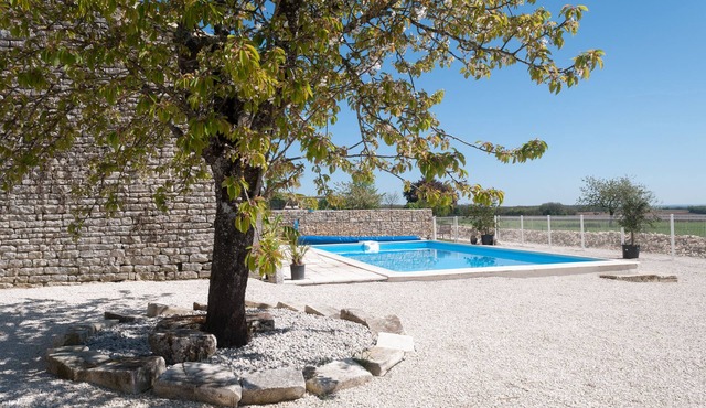 Gites 4 Etoiles, 4 adult 2 enfants, piscine chauffée, wifi, parking, jeux