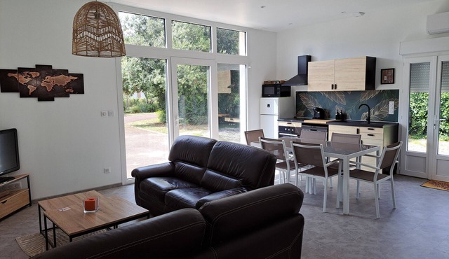 Gîtes A la source Logement l'Isle up to 6 people with air conditioning