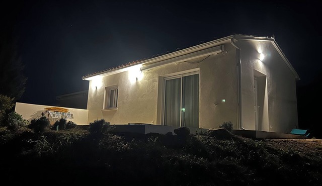 GITES BETWEEN SEA AND MOUNTAINS