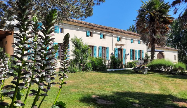Gites Champfort. Renovated old Charente farmhouse with heated pool