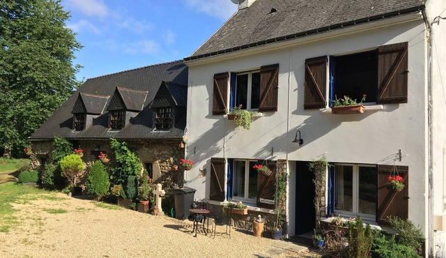 Gites de Camors - 3 Restored Farmhouses Sleeps 15