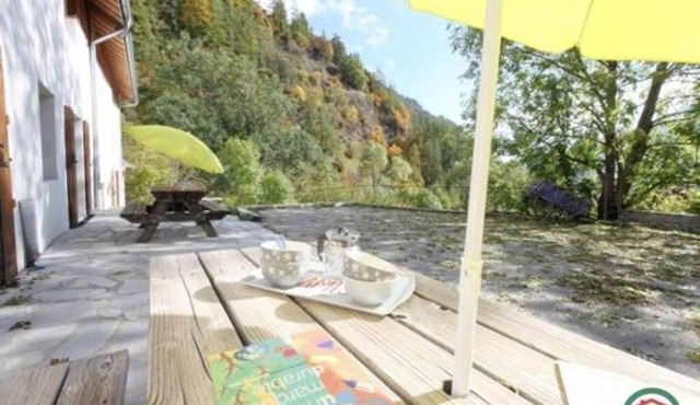 Gîtes de la Lame - L'Écurie : Authentic charm and serenity in the heart of the Écrins mountains