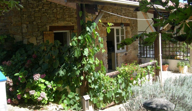 Gites de Peyrounou, Le Chêne, comfortable and spacious 4 bedroom gîte.