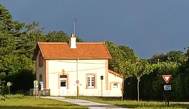 GITES GARDE DE BARRIERE (HOUSE)