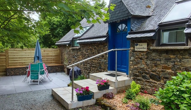 Gîtes "Les Agapanthes" in the countryside 10 minutes from the coast, Pets welcome