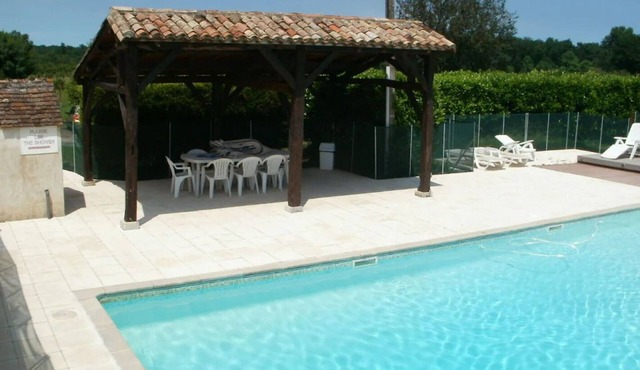 Gites Les Naudines Cottages, 4 Places au Milieu des Vignes
