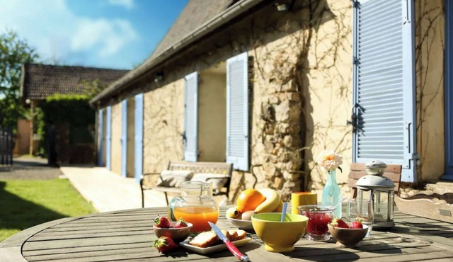 GITES SAINT-AMAND: typical Périgord stone house
