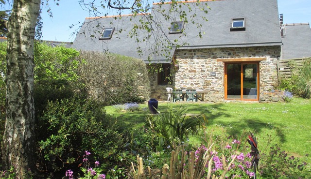 Gites sleeps 10 with pool, games room, minutes from the sea
