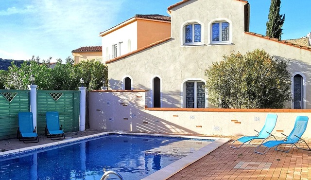 Gites with independent entrances quiet swimming pool in season natural environment