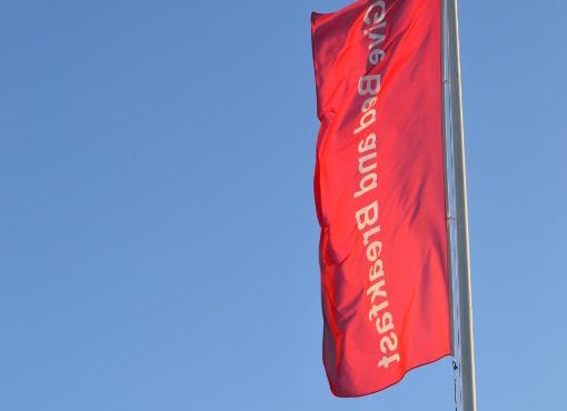 Give Bed & Breakfast