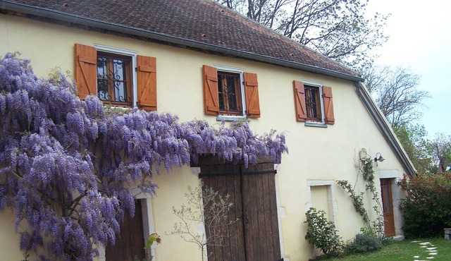 Givry Bed and breakfast in a peaceful setting on the Chalonnaise coast