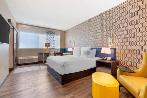 GLō Best Western Dallas South DeSoto
