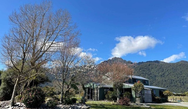 Glacier Barn House Franz Josef Glacier