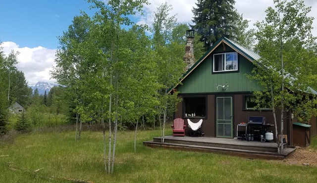 GLACIER GLAMPING! STEPS FROM THE POLEBRIDGE MERCANTILE!