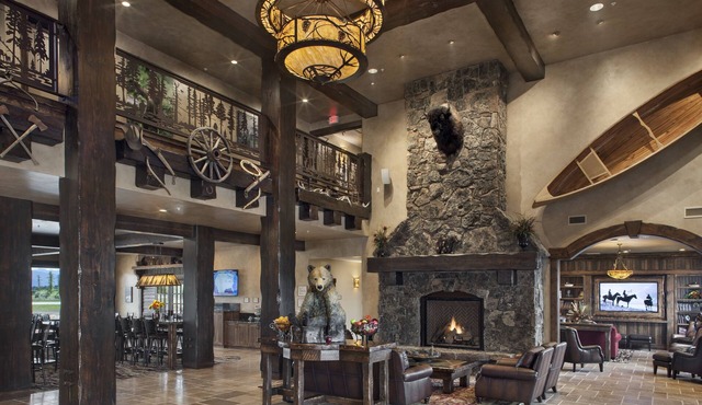 Glacier International Lodge