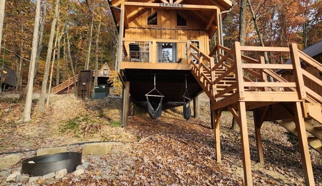 Glacier/Lakeview -Pet Friendly- 4-6 Person Midsize Cabin