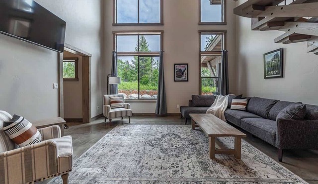 Glacier Park 2BD Condo BBQ Hot Tub Easy Access GNP