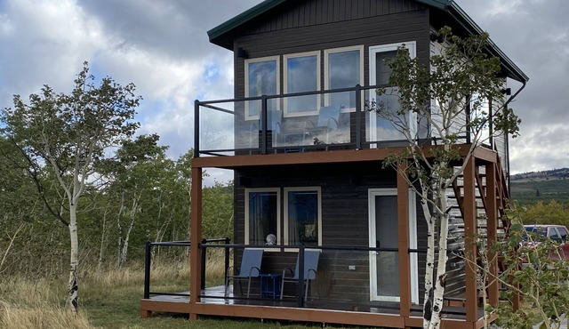 Glacier Quarry - Cozy Mountain Retreat near Glacier National Park facing Rockies