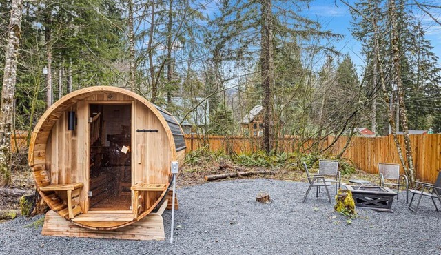 Glacier Run, Hot Tub, Sauna,Movie Theater, WiFi, EV