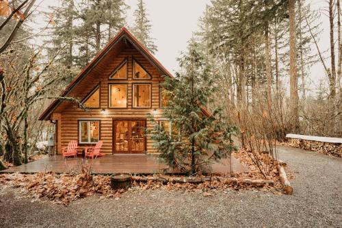 Glacier Springs Cabin 21 - This family home says Cabin in the Country