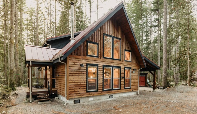 Glacier Springs Cabin #39 - New Modern-Rustic Cabin with Air Conditioning!