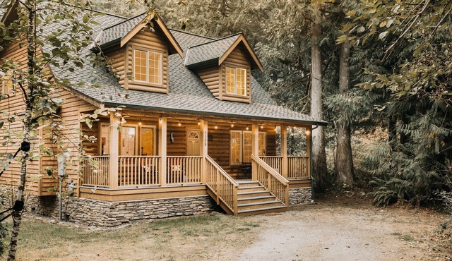 Glacier Springs Cabin 89 Cedar and Log Cabin close to skiing and hiking