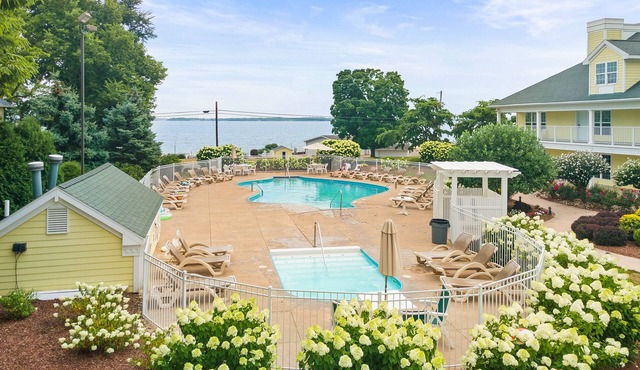 Glacier Suite at Kelley's Island Venture Resort