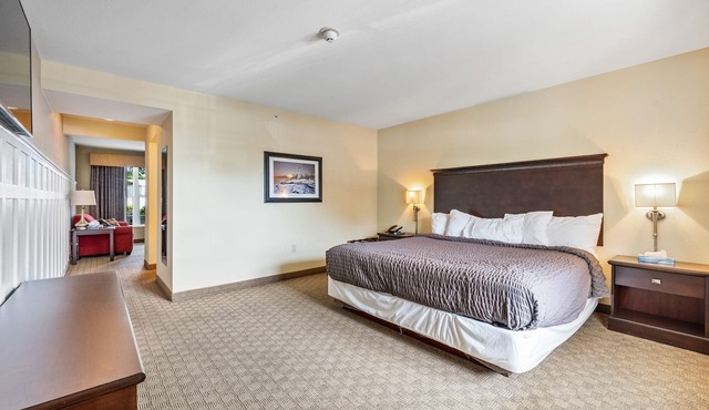 Glacier Suite at Kelley's Island Venture Resort