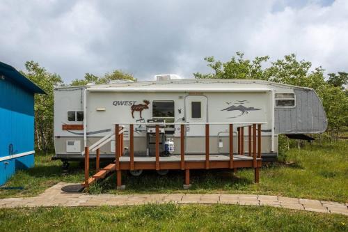 Glacier Vista - 30’ Glamper Trailer near Glacier