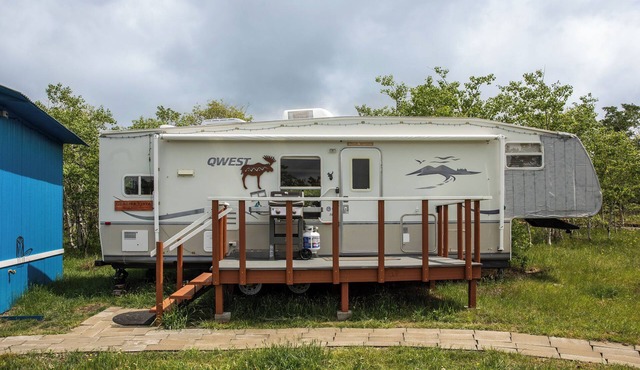 Glacier Vista - 30’ Glamping Trailer near Glacier Park. Paradise in the forest.