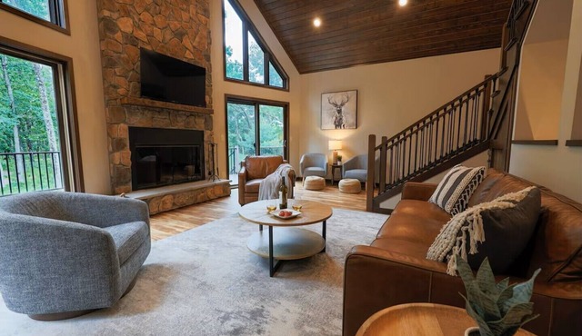 Glacier Woods at Castle Rock Lake | Family Luxury Retreat | Sleeps 22