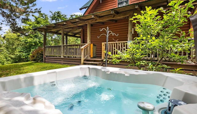 Glade Mtn Top Retreat | Hot Tub, Trails, 4,500ft Views + Biltmore Pass