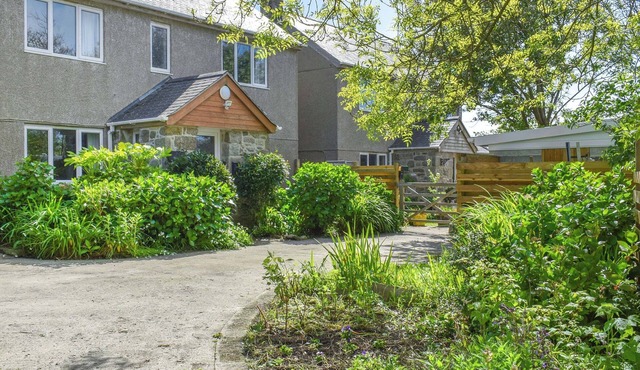 Glady's Orchard-UK38933