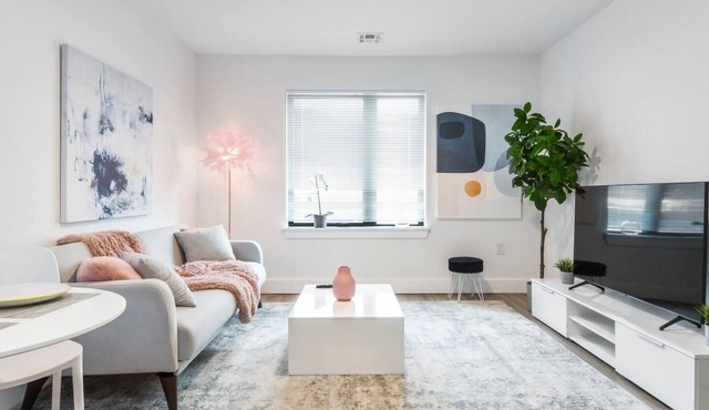 Glam! | 2BR apt | Free Parking