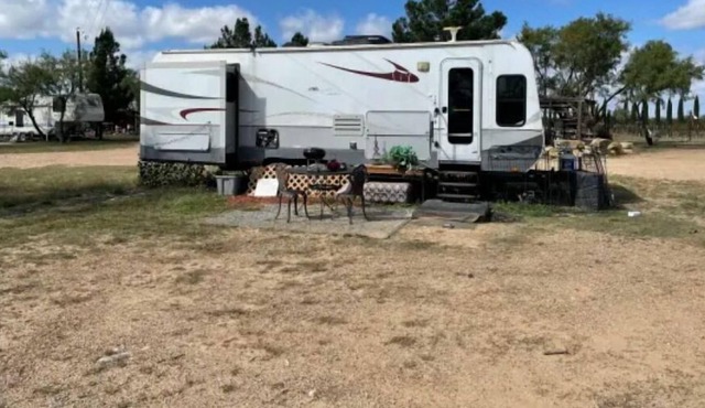 Glam Camper in Lakeside Vineyard