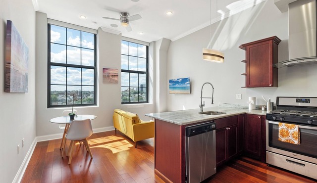 Glam Flat with View, Pool, Deck