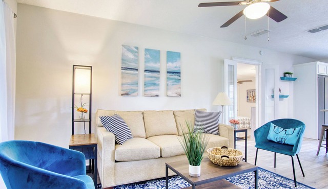 Glam it Up Cottage Family-friendly~5 min San Marco~Spacious 4BR house