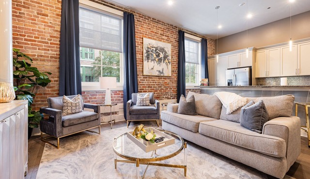 ✨GLAM MEETS DOWNTOWN HISTORIC CHARMER✨Spacious Corner Condo with Sleeper Sofa | The Stella