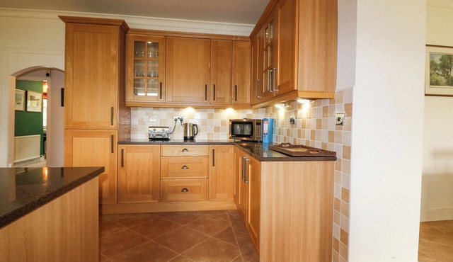 GLAMIS HOUSE, pet friendly, character holiday cottage in Forfar