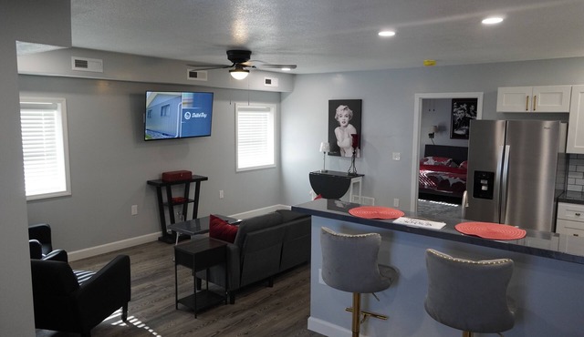 Glamorous 1BR/1.5BA Apartment – Modern Charm with a Touch of Old Hollywood Glam